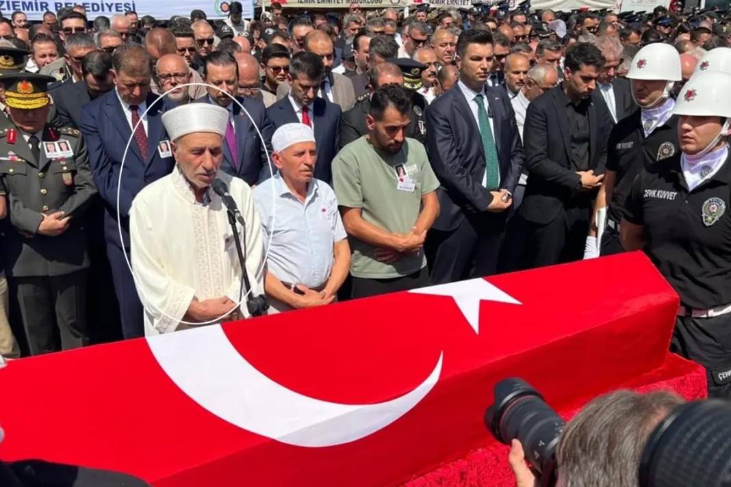 İzmir şehit polislerimizi son yolculuğuna uğurladı: Şehit ailelerinin perişan olduğu o görüntüler... 2