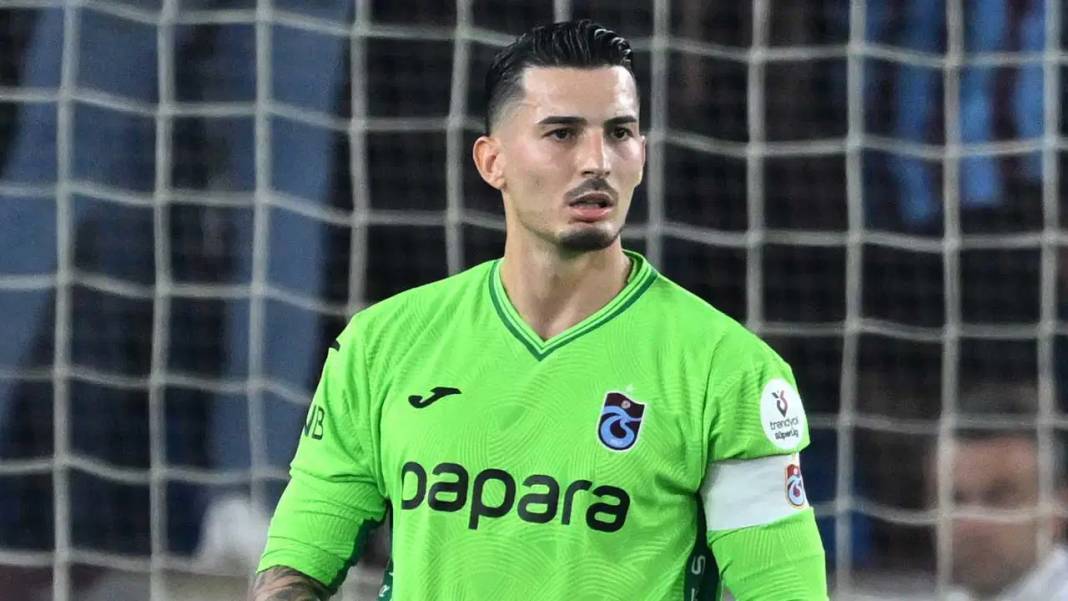 Trabzonspor Milli kalecisi Uğurcan Çakır'ı Galatasaray'a sattı, taraftarlar tesisleri bastı: Uğurcan'ı satanı bizde satarız 7