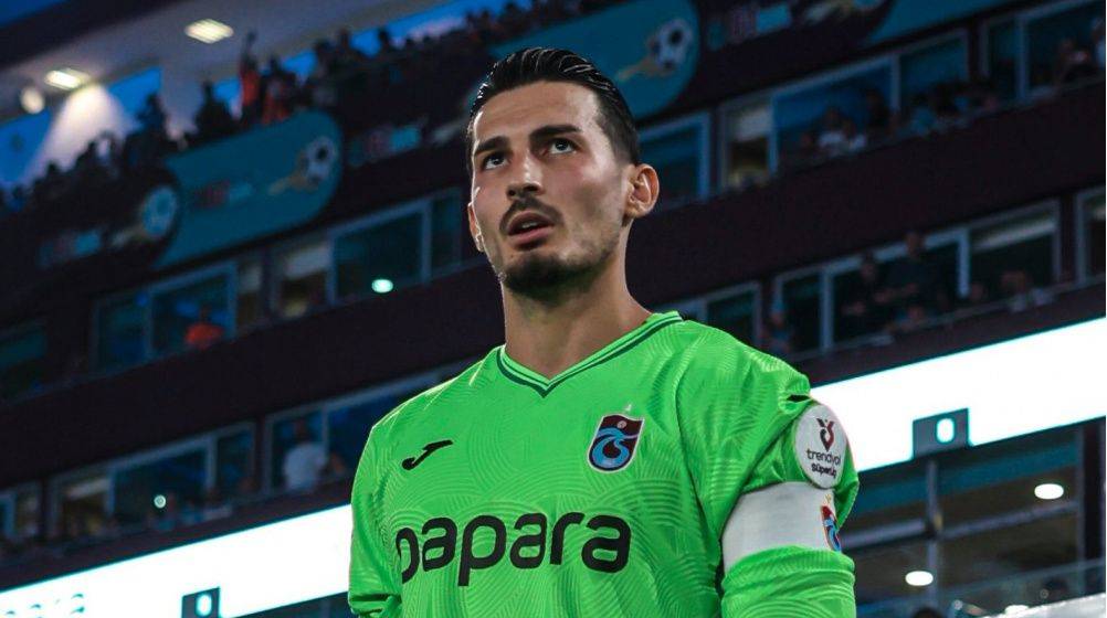 Trabzonspor Milli kalecisi Uğurcan Çakır'ı Galatasaray'a sattı, taraftarlar tesisleri bastı: Uğurcan'ı satanı bizde satarız 2