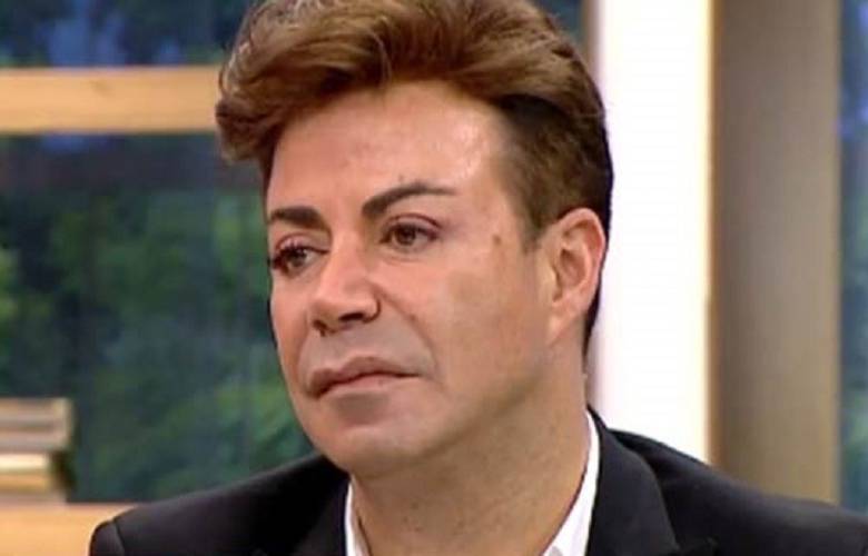 Fatih Ürek'in durumu kötü: Dostları ve sevenleri hastaneye akın etti! 3