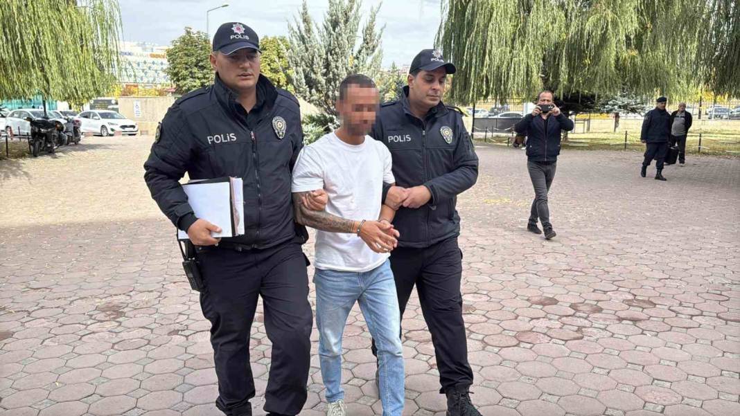 Şehit babasına "dilenci" demişti: Şoförün, adliyeye sevk edilirken yaptığı hareketler 'pes' dedirtti! 2