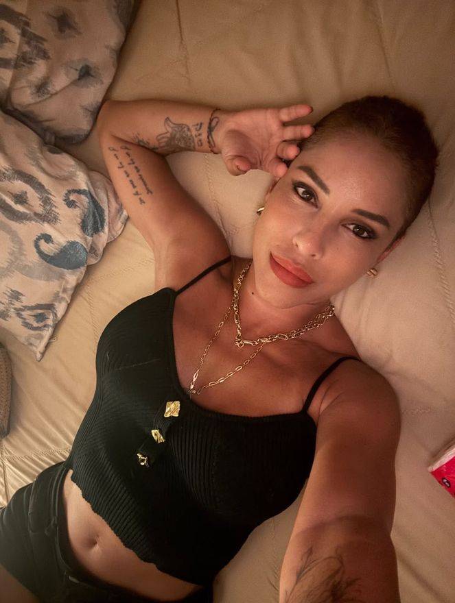 Irmak Ünal'dan sevenlerini üzen itiraf: 10 Aydır kanserle mücadele ediyorum 3