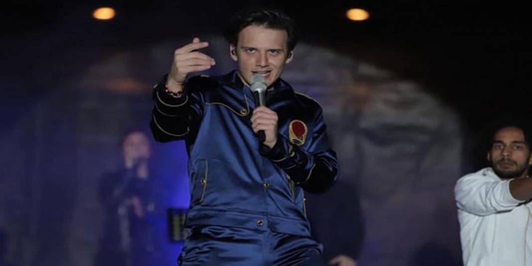 Edis sahnede açıp gösterdi: Hastalığını ilk kez açıkladı 1