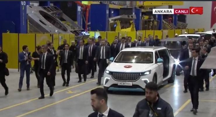 Başkan Erdoğan törene Togg'un limuzin modeli ile giriş yaptı! 2