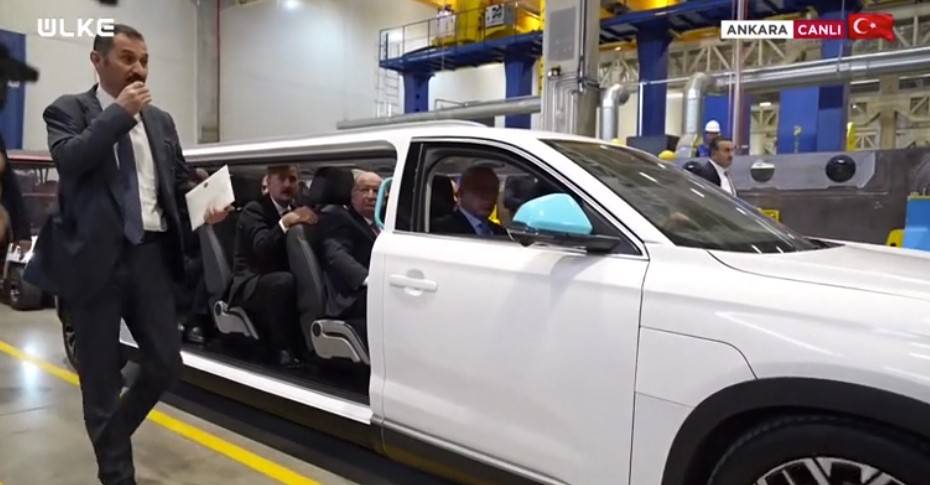 Başkan Erdoğan törene Togg'un limuzin modeli ile giriş yaptı! 5