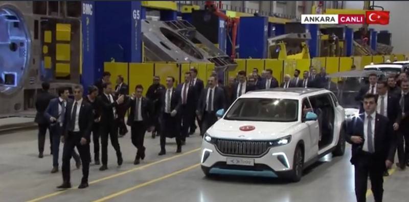 Başkan Erdoğan törene Togg'un limuzin modeli ile giriş yaptı! 8