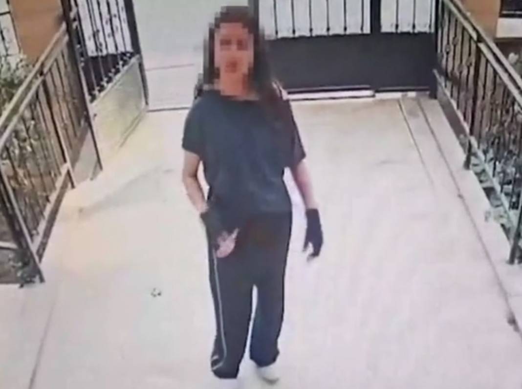 Akran zorbalığı kamerada: Eli bıçaklı kız çetesi bina basıp akranına korku yaşattı! 5