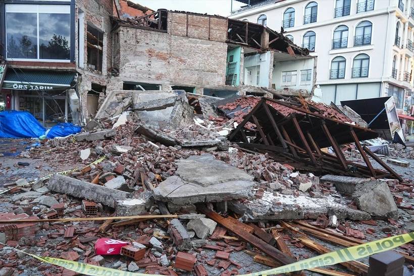 6.1 Sındırgı depremi sonrası depremin etkileri gün ağırınca ortaya çıktı 5