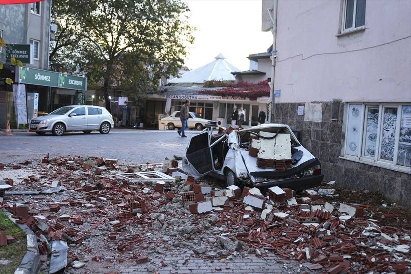 6.1 Sındırgı depremi sonrası depremin etkileri gün ağırınca ortaya çıktı 8