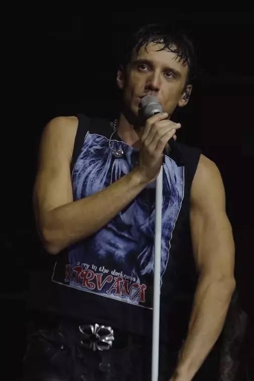 Edis sahnede açıp gösterdi: Hastalığını ilk kez açıkladı 2