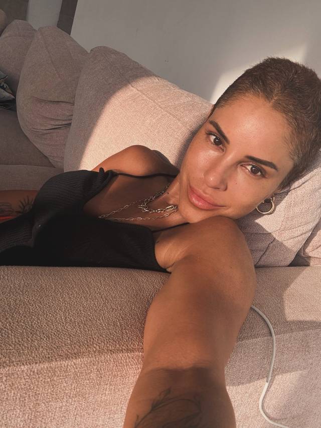 Irmak Ünal'dan sevenlerini üzen itiraf: 10 Aydır kanserle mücadele ediyorum 1