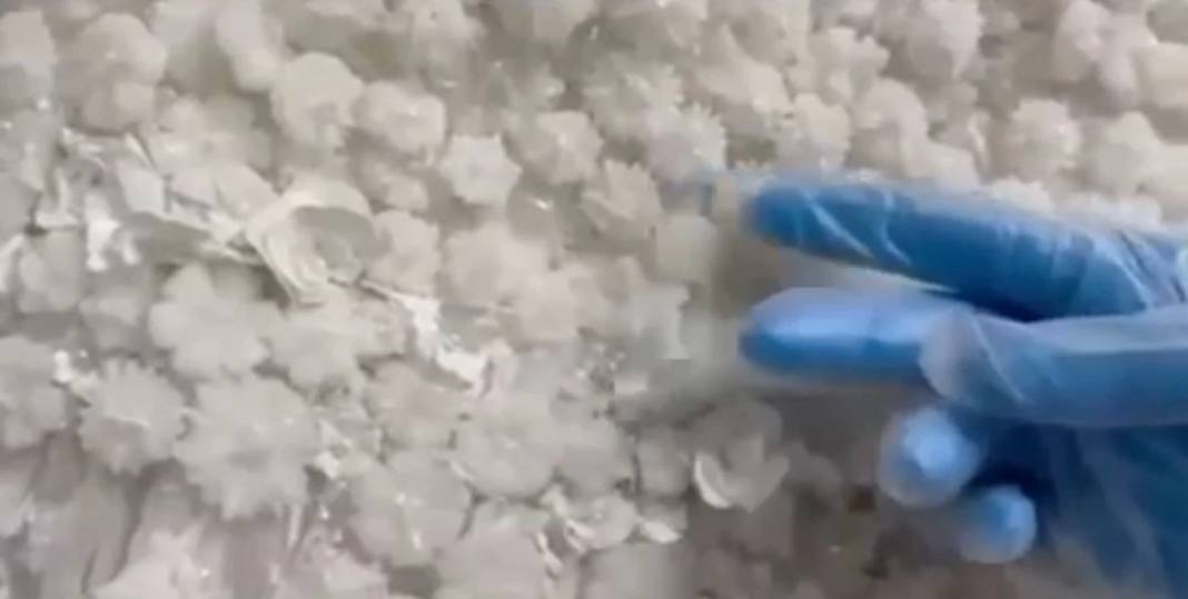 Kayseri’de şeytanı bile şaşırtacak olay: Gelinliğe boncuk boncuk uyuşturucu işlemişler! 5