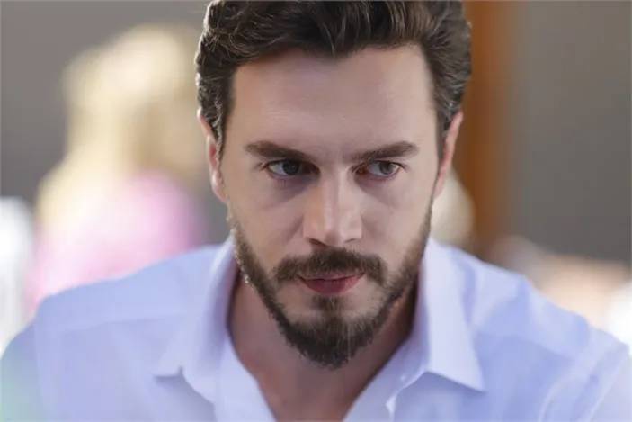 Dizi çekiminde set kazası: Ünlü oyuncu apar topar ameliyat masasına yatırıldı! 4