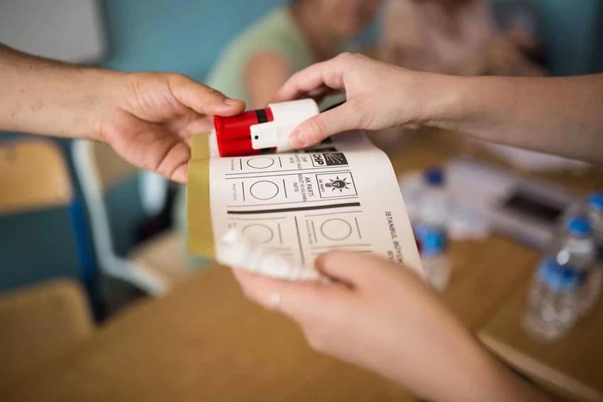 Son cumhurbaşkanlığı anketi dikkat çekti: O isim, diğerine 20 puan fark attı? 4