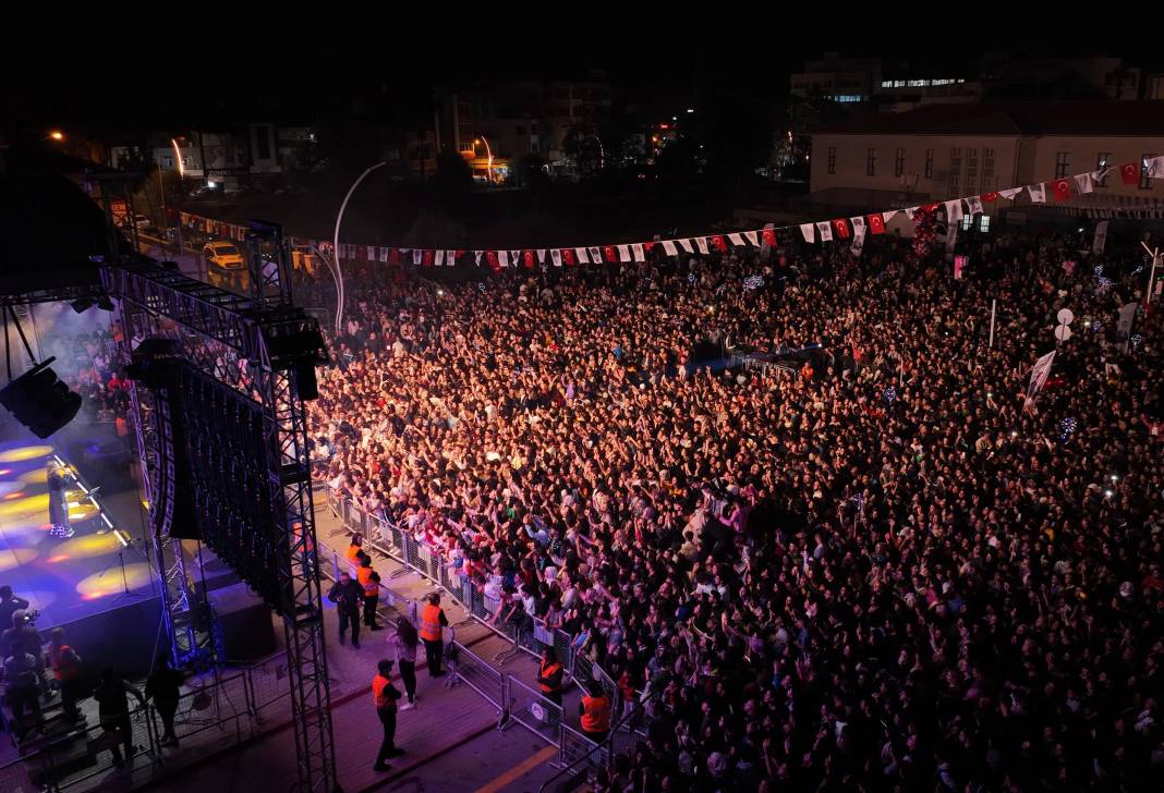 Haluk Levent konserinde olay: Bıçaklı kavgada 1 kişi yaralandı! 1