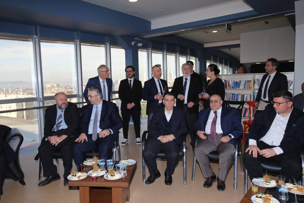 Nasibe Eryetiş Mesleki ve Teknik Anadolu Lisesi'nden Dijital Geleceğe Güvenli Adım: Siber Güvenlik Haftası Coşkusu 2