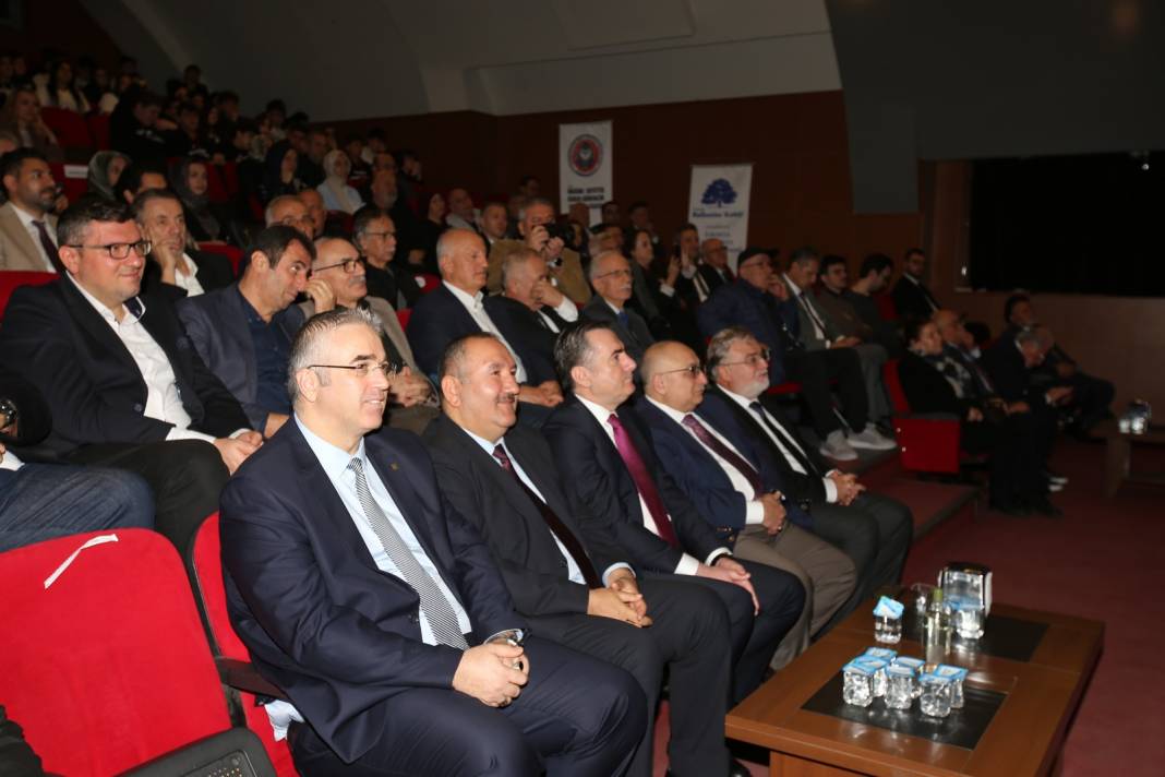 Nasibe Eryetiş Mesleki ve Teknik Anadolu Lisesi'nden Dijital Geleceğe Güvenli Adım: Siber Güvenlik Haftası Coşkusu 10