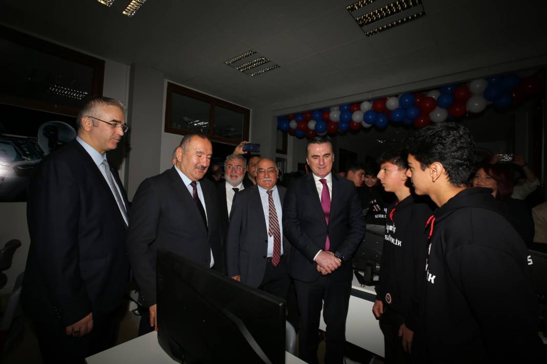 Nasibe Eryetiş Mesleki ve Teknik Anadolu Lisesi'nden Dijital Geleceğe Güvenli Adım: Siber Güvenlik Haftası Coşkusu 7