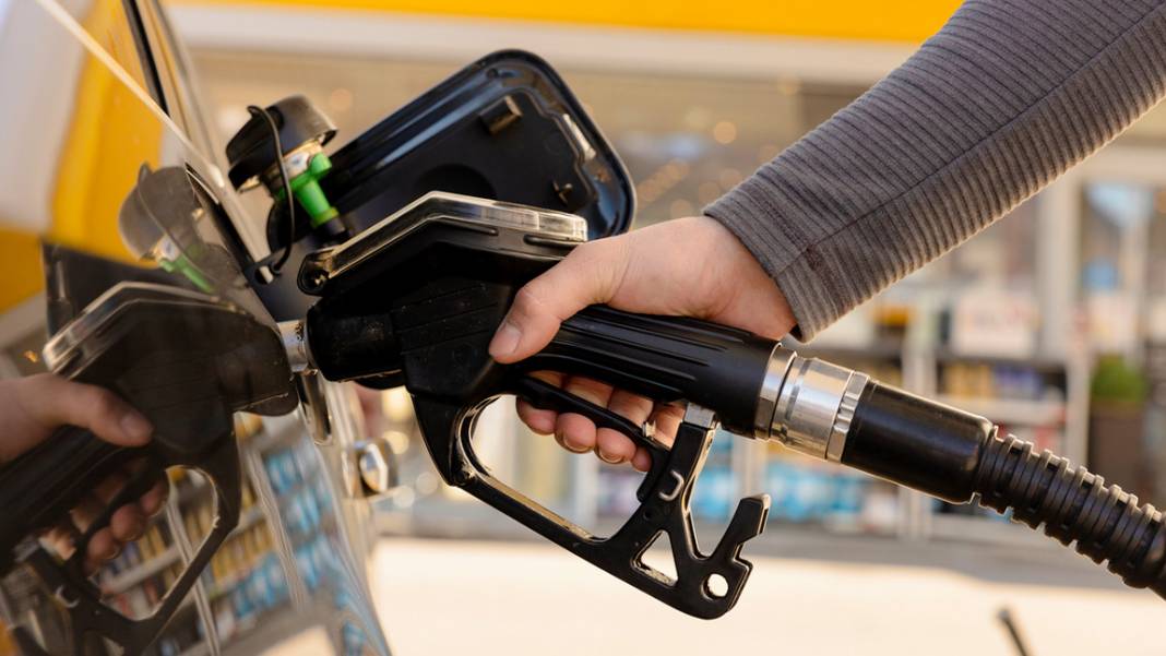 Akaryakıt fiyatlarına okkalı zam: O illerde motorin 60 TL'yi geçti! 1