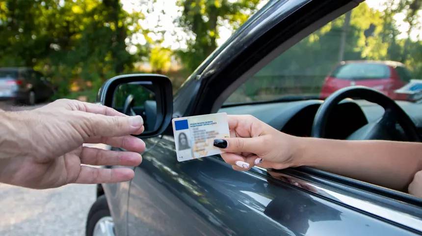 Eski ehliyeti olanlar şimdi yandı! Sigorta şirketleri eski ehliyetlilerin karıştığı kazaların ödemelerini yapmayacaklarını açıkladı 2