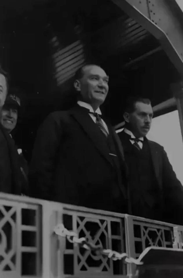 Ünlülerden 10 kasım paylaşımları: Özlemle , Minnetle anıyoruz 3