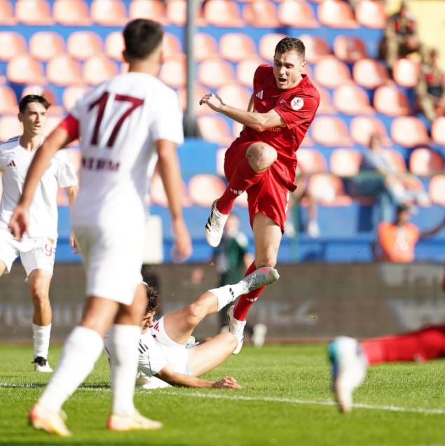 Pendikspor liderlik koltuğunda: Hatayspor'u 1-0 yenerek zirvenin yeni sahibi oldu 3
