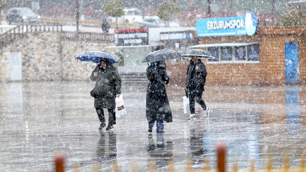 Lapa lapa kar başladı! Meteoroloji'den 38 ilde sarı ve turuncu kodlu uyarı! 1