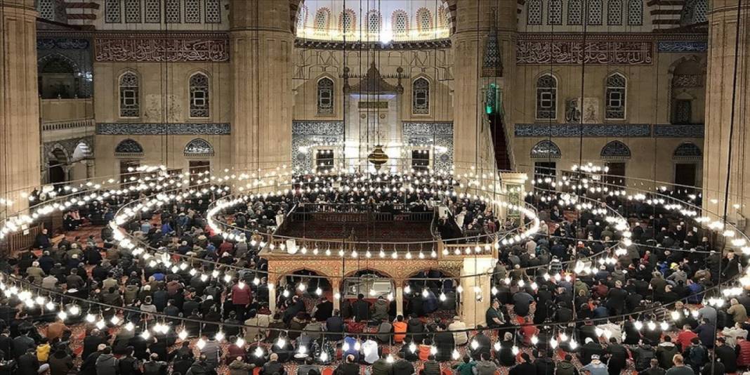 Bu gece eller semâya açılacak: Regaip Kandili nedir, bu özel gecede ne oldu? İşte 2025 yılı Regaip Kandili anlamı ve önemi 9