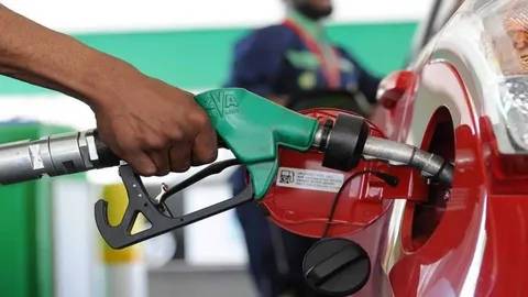 Akaryakıta peş peşe indirim geldi: Tabela yine güncellendi, işte güncel akaryakıt fiyatları... 3