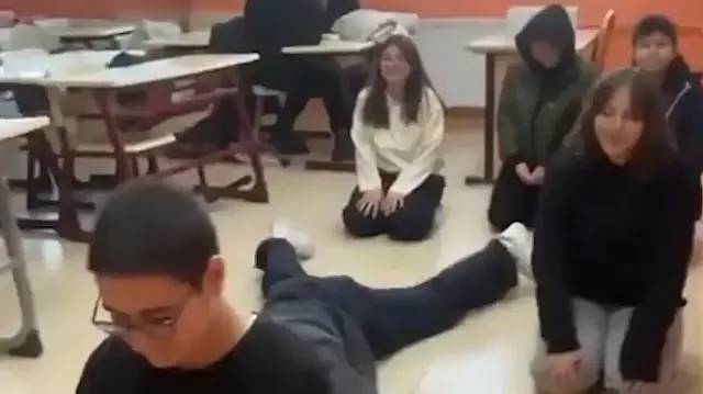 Dini değerleri ayaklar altına aldılar: Akım haline gelen namaz videoları sosyal medyayı ayağa kaldırdı! 3