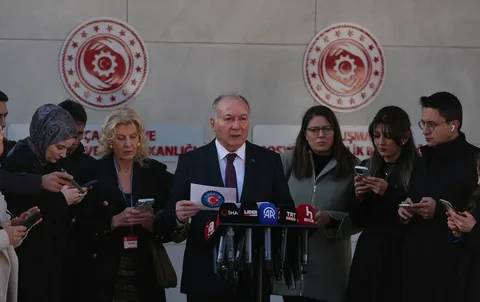 İstenen asgari ücret açıklandı! TÜRK-İŞ'in kapalı zarfında hangi rakam var? 2