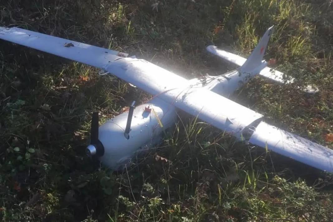 Ankara'nın ardından bir ilimize daha İHA paniği! İzmit'e İHA düştü! Kamerası çalışır durumda, üzerinde kırmızı yıldız var 3