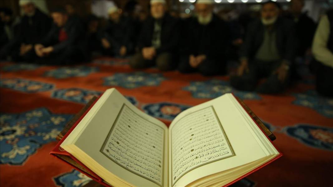 Bu gece eller semâya açılacak: Regaip Kandili nedir, bu özel gecede ne oldu? İşte 2025 yılı Regaip Kandili anlamı ve önemi 8