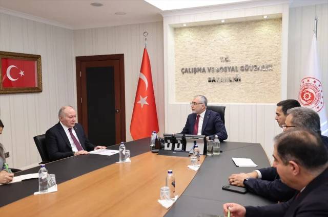 İstenen asgari ücret açıklandı! TÜRK-İŞ'in kapalı zarfında hangi rakam var? 3