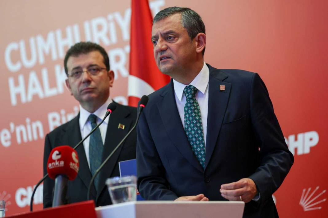 Özgür Özel'in yeni A takımı CHP'yi karıştırdı! Ekrem İmamoğlu'nun belirlediği isimler partiyi daha liberal bir noktaya kaydırdı 1