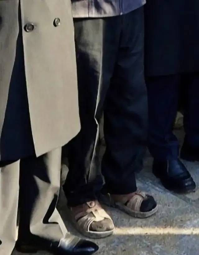 Şehit cenazesinde acılı babanın görüntüsü görenleri kahretti! Vali ve Kaymakam'da ordaydı 3