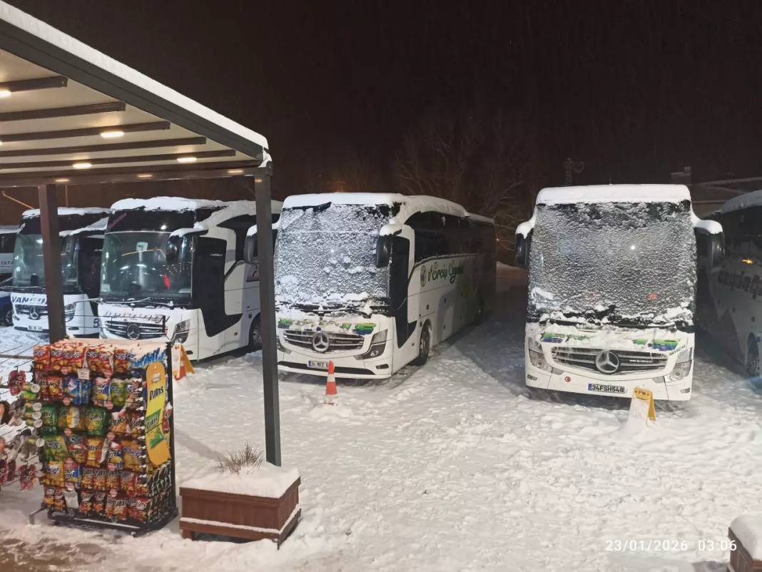 Kar doğuyu esir aldı: Yolcu otobüsleri kontak kapattı, yüzlerce kişi mahsur kaldı! 8