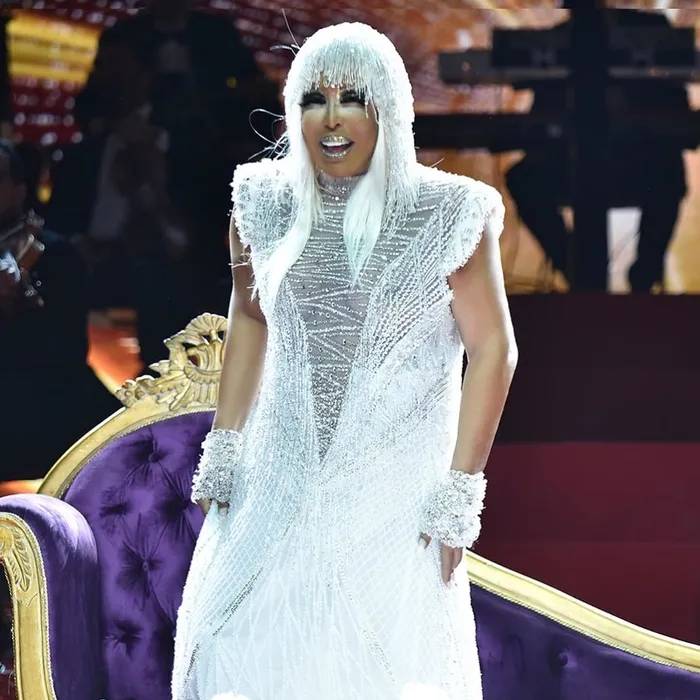 ''Aşk istiyorum para çok'' dedi: Servetini gözler önüne serdi! 8