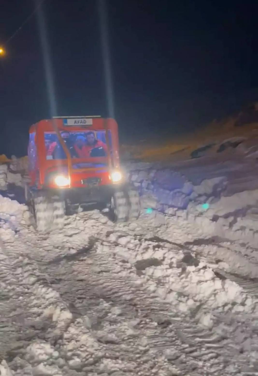 Kar doğuyu esir aldı: Yolcu otobüsleri kontak kapattı, yüzlerce kişi mahsur kaldı! 7