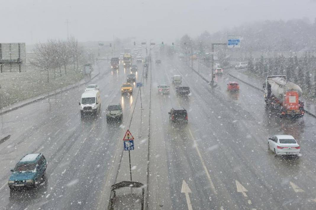 AKOM tarih verdi: İstanbul'a kar bu sefer fena geliyor, kalınlığı 10 santimetre olacak! 1