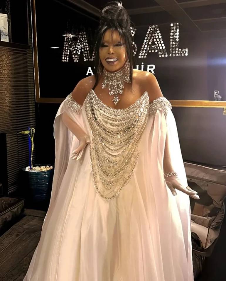 ''Aşk istiyorum para çok'' dedi: Servetini gözler önüne serdi! 2