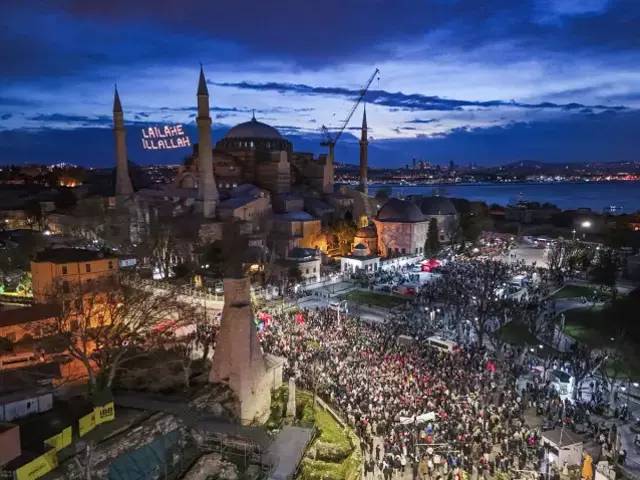 7'den 70'e Türkiye Gazze için ayakta! Yüzbinler Filistin için Galata'da buluştu 1