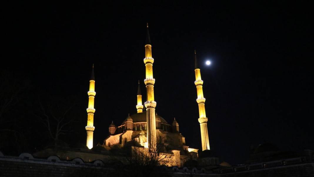 Bu gece Miraç kandili: Peki, Miraç gecesi ne oldu? Miraç Kandili fazileti önemi nedir? Miraç ne demek, anlamı nedir? 7