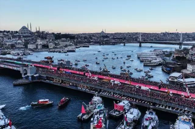 7'den 70'e Türkiye Gazze için ayakta! Yüzbinler Filistin için Galata'da buluştu 9