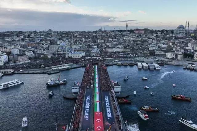 7'den 70'e Türkiye Gazze için ayakta! Yüzbinler Filistin için Galata'da buluştu 10