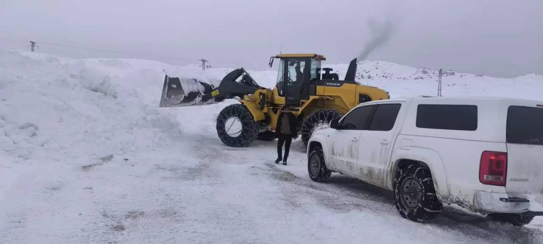 Kar doğuyu esir aldı: Yolcu otobüsleri kontak kapattı, yüzlerce kişi mahsur kaldı! 4