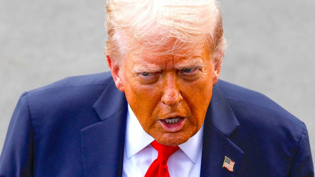 Trump aklını mı kaçırdı? Toplantı sırasında öyle bir şey yaptı ki... 4