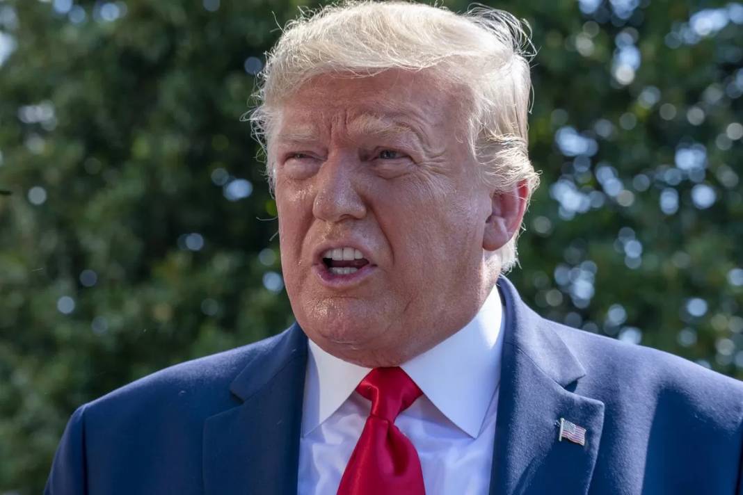 Trump aklını mı kaçırdı? Toplantı sırasında öyle bir şey yaptı ki... 7