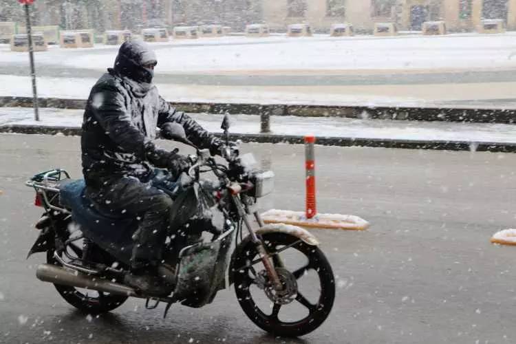 Valiliklerden son dakika duyuru: Motosiklet, skuter ve motokuryerlerin trafiğe çıkma yasağı uzatıldı! 5