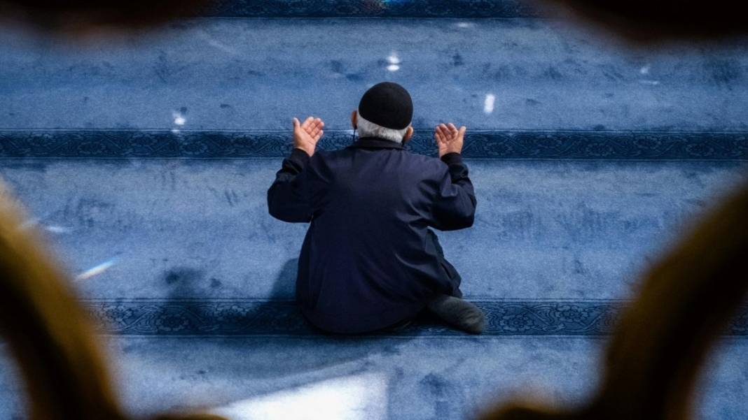 Bu gece Berat Kandili, eller samaya kalkacak af dilenecek... Berat gecesinin önemi nedir, hangi ibadetler yapılır? 4